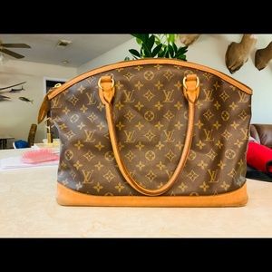 Authentic Louis Vuitton Lock-it tote🤗